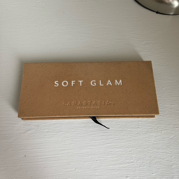 Abh modern renaissance and soft glam - Picture 7 of 8